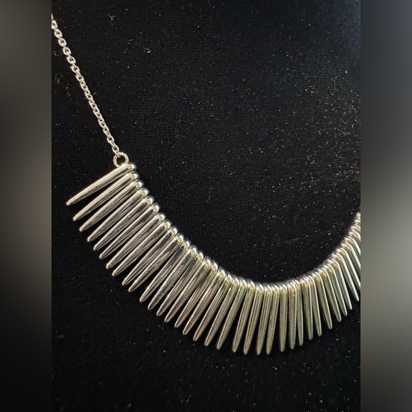 Banana Republic minimalist necklace - Picture 3 of 6
